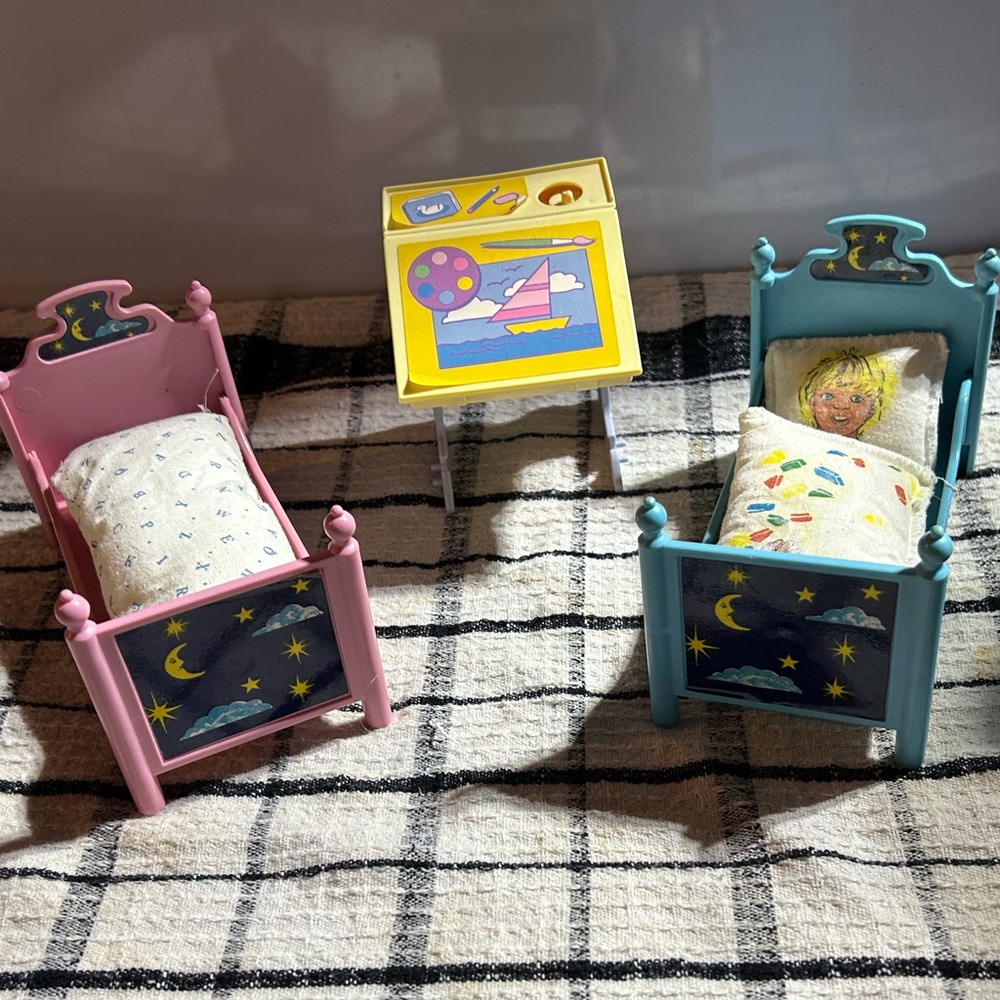 Rare Vintage heart family doll beds and desk